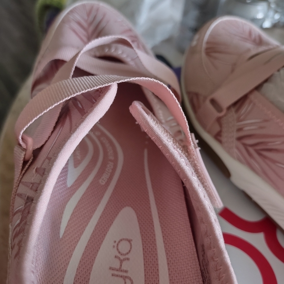 NWOT!! Ryka Walking Shoe - Picture 5 of 7